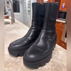 BIBI LOU Black Platform Ankle Boots - Women's Chelsea Style